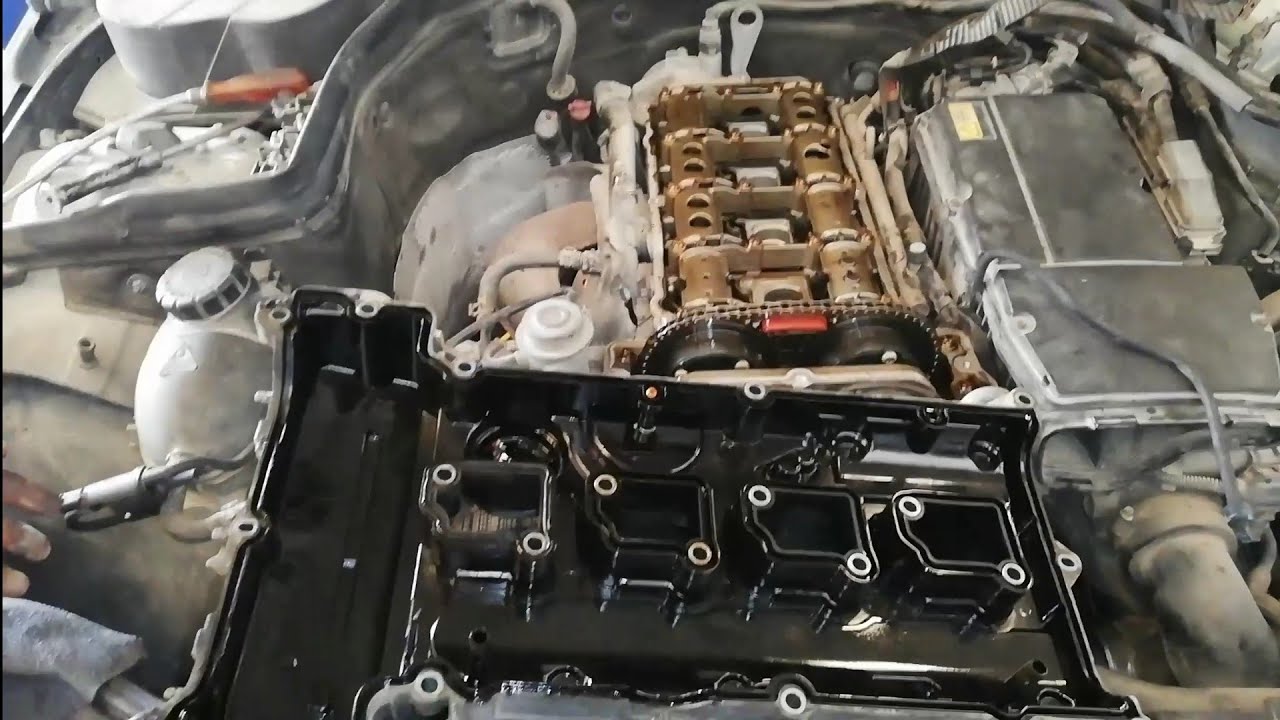 How to Replace the valve cover Gasket Mercedes Benz c180 YouTube