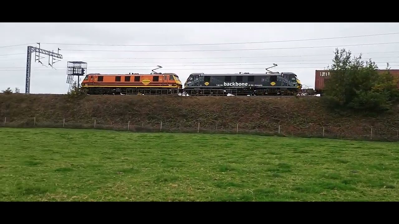 90044 + 90039 at Little Haywood on 4M63 Felixstowe to Trafford Park