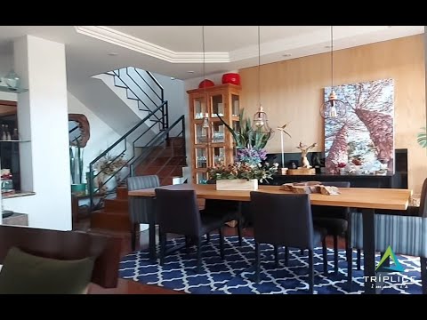 Vídeo do imóvel — Casa 5 quartos, 2 suítes, 4 salas, cozinha ampla, varandas, quintal com  espaço gourmet e lindo paisagismo. Linda vista e localizada em rua tranquila.
