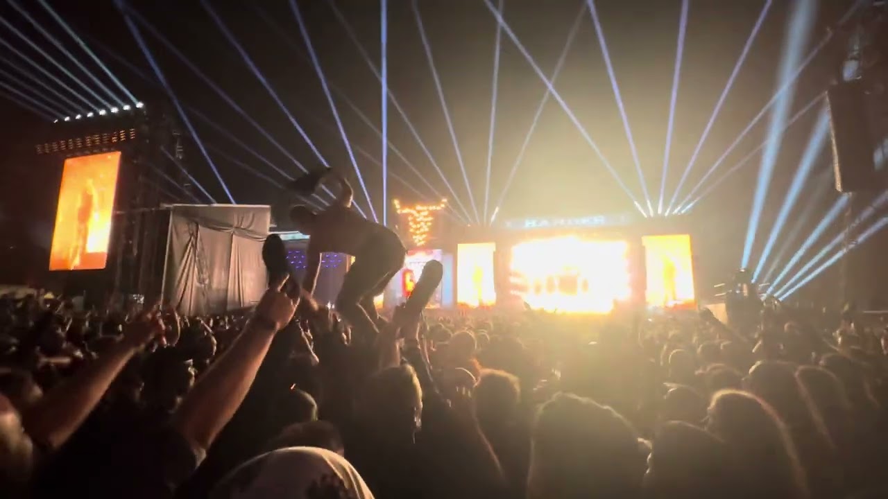 KORN @ WACKEN WOA 2024 - crowd surfing