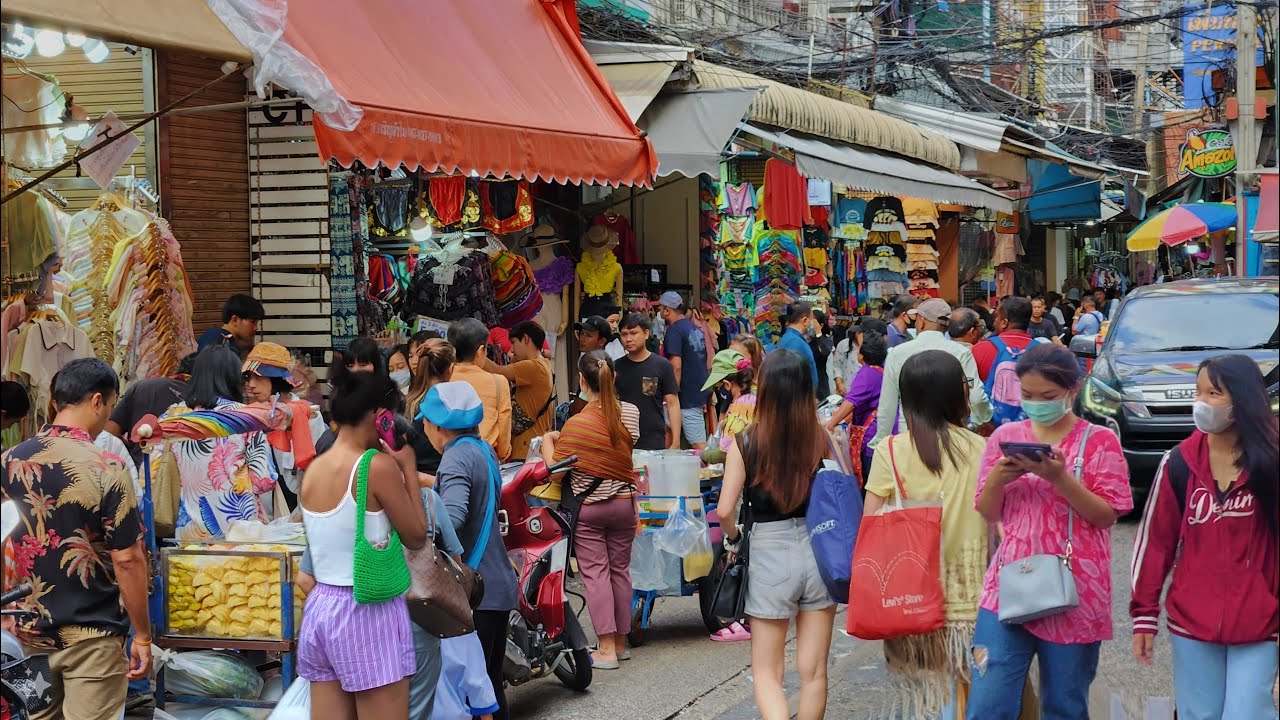 [4K] Walking around Pratunam Market in Bangkok | Huge Clothing Wholesale Market