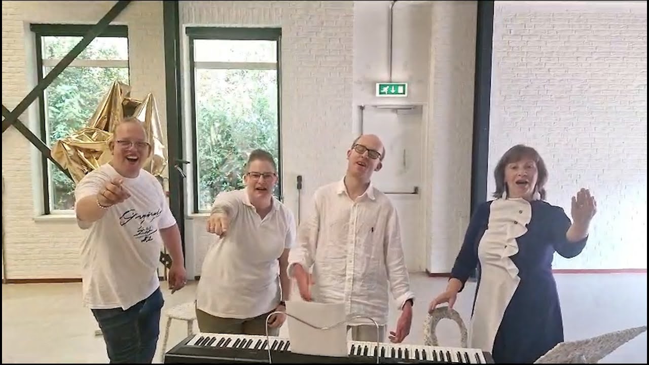 Kom allemaal kijken bij 'De Verwanten' - YouTube