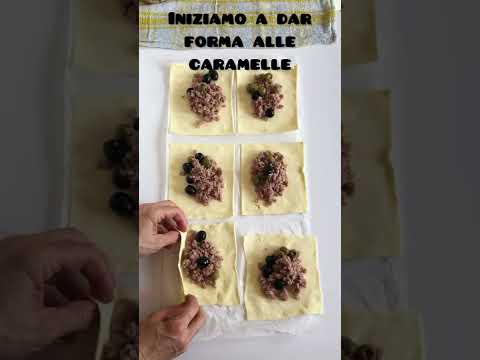 Caramelle di sfoglia con salsiccia e olive