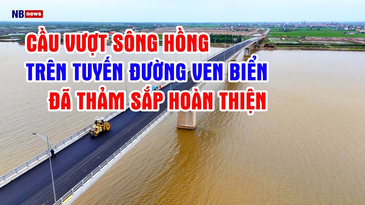 Строительство моста через Красную реку на прибрежной дороге, соединяющей Ниньбинь и Хынгйен, близ...