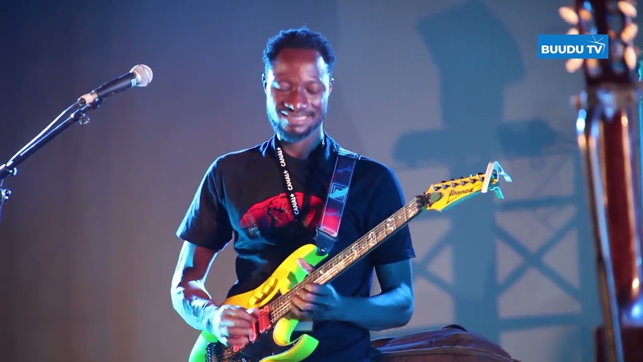 Floby en live sur son titre Espérance dans le cadre du Festival Jazz à Ouaga