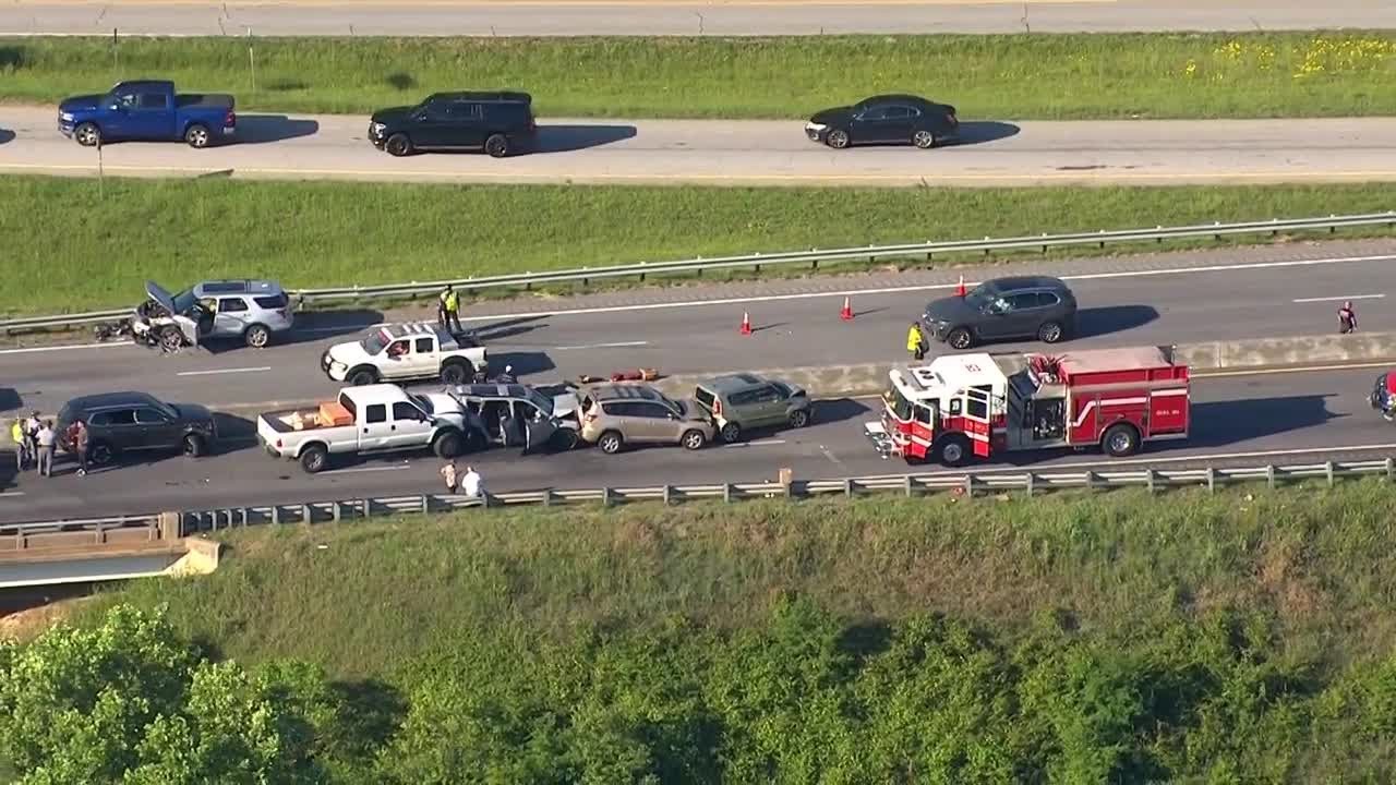 All lanes blocked after pile up on I-385 South in Laurens County - YouTube