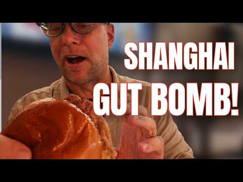 We Tried Shanghai's Most Ridiculous Burger... 🍔