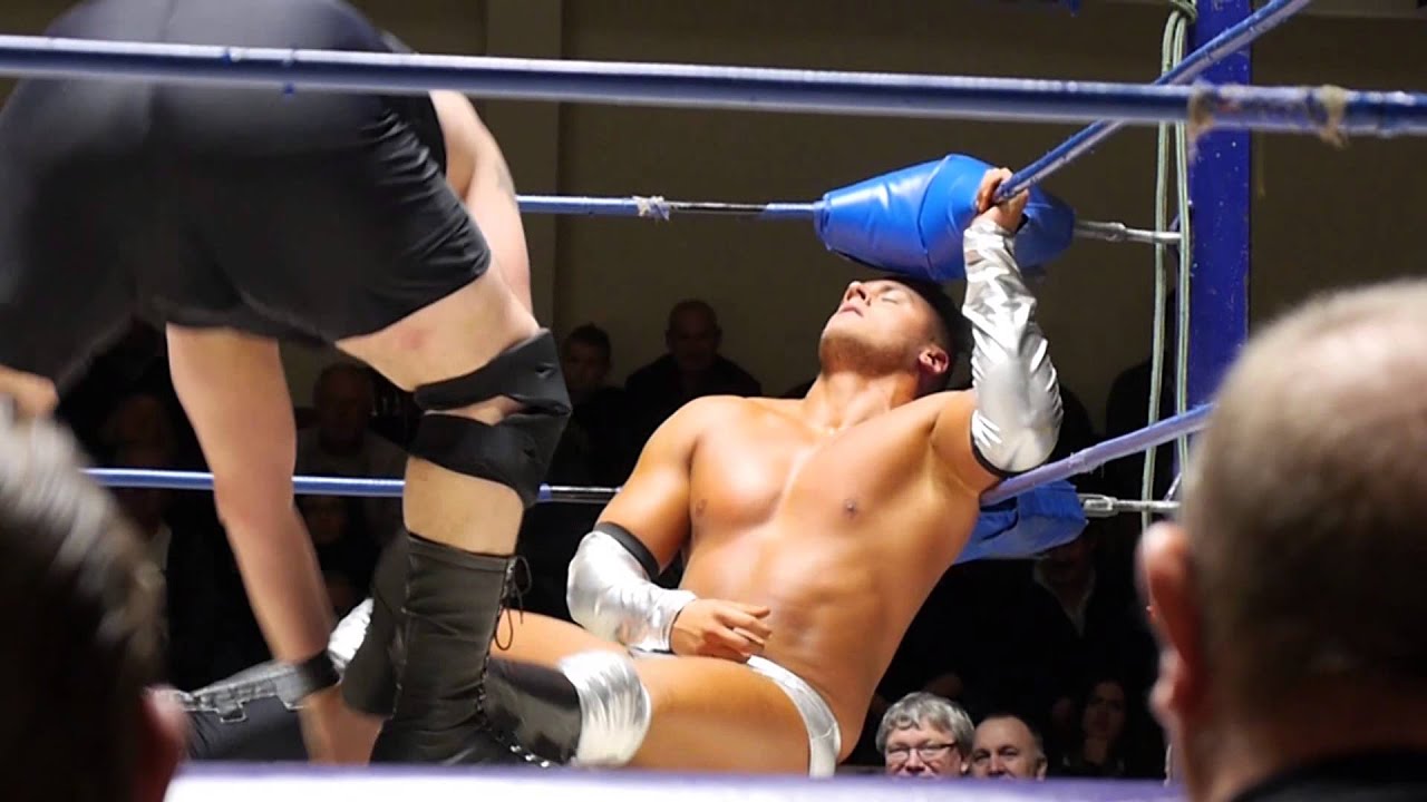 STRIKER vs TYSON DOS SANTOS