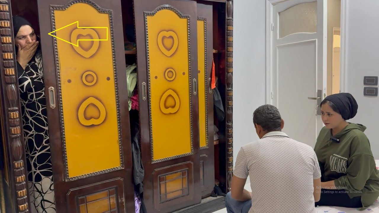 قالت لبنتها رايحه السوق واستخبت فى الدولاب عشان تشوفها بتجيب مين البيت واتصدمت .. فماذا فعلت