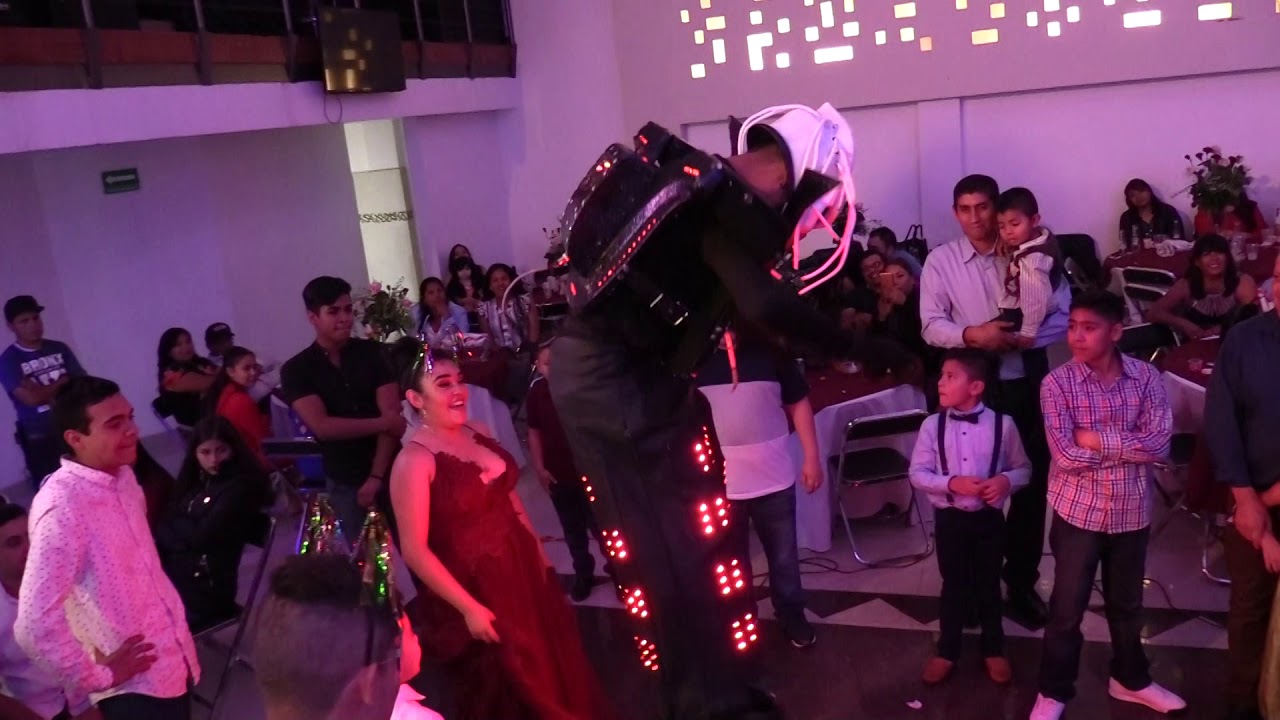 Mi primer caida en zancos con robot led