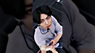 JUNGKOOK AND A SELFIE STICK screenshot 4