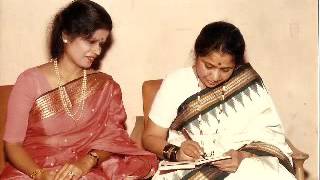 Shobhaa Joshi sings Jari Ya Pusun Gelya and Mazhya Pritichya Pakhara