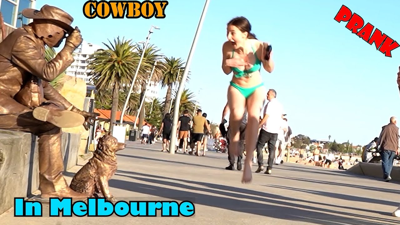 Cowboy prank in Melbourne Part 1 awesome reactionsdont miss it lelucon statue prank luco patung