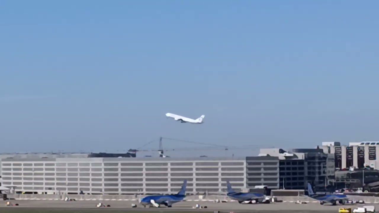 Décollage d' un Boeing 767-343 Royal Air Maroc Cargo à Brussels Airport à destination de Casablanca 