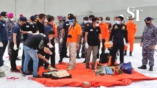 Download lagu Debris of Sriwijaya Air SJ182 hauled from sea waters off Jakarta