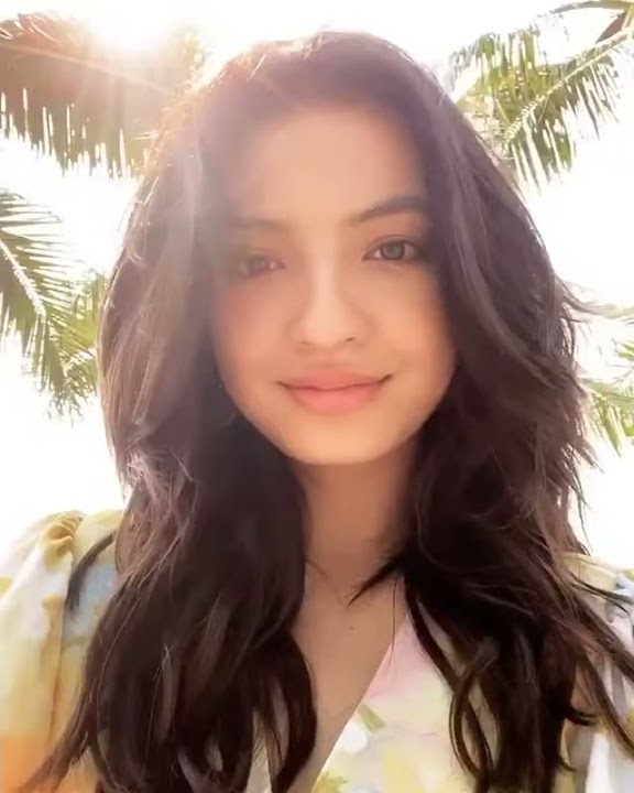 Raline shah Seksi banget  lagi dipantai luar negri