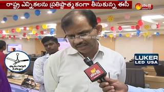 EC officials demonstrate working of EVM, VVPAT machines