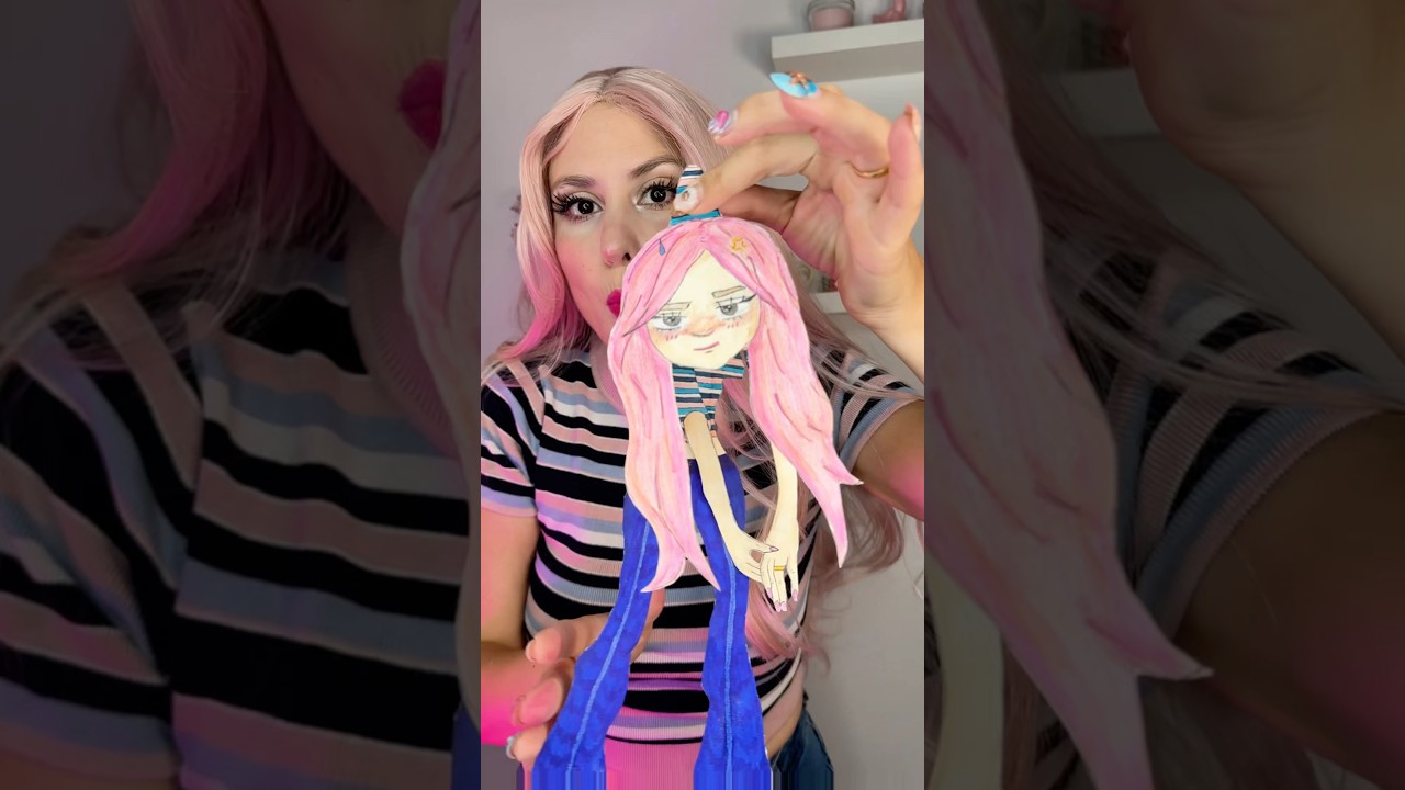 Me convierto en una muñeca de papel colgante