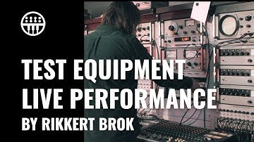 Rikkert Brok performing on test equipment at Willem Twee Studios | Thomann