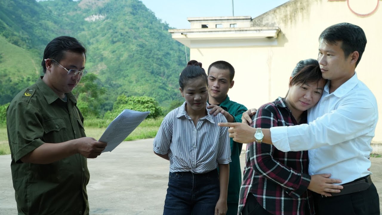 Добрые люди помогают генеральному директору Дэвиду вернуть себе корпорацию, разрушив заговор плохих