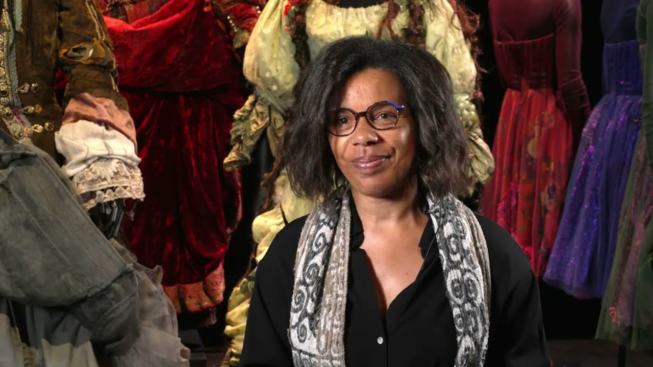 Dans les coulisses de l'exposition "Christian Lacroix"