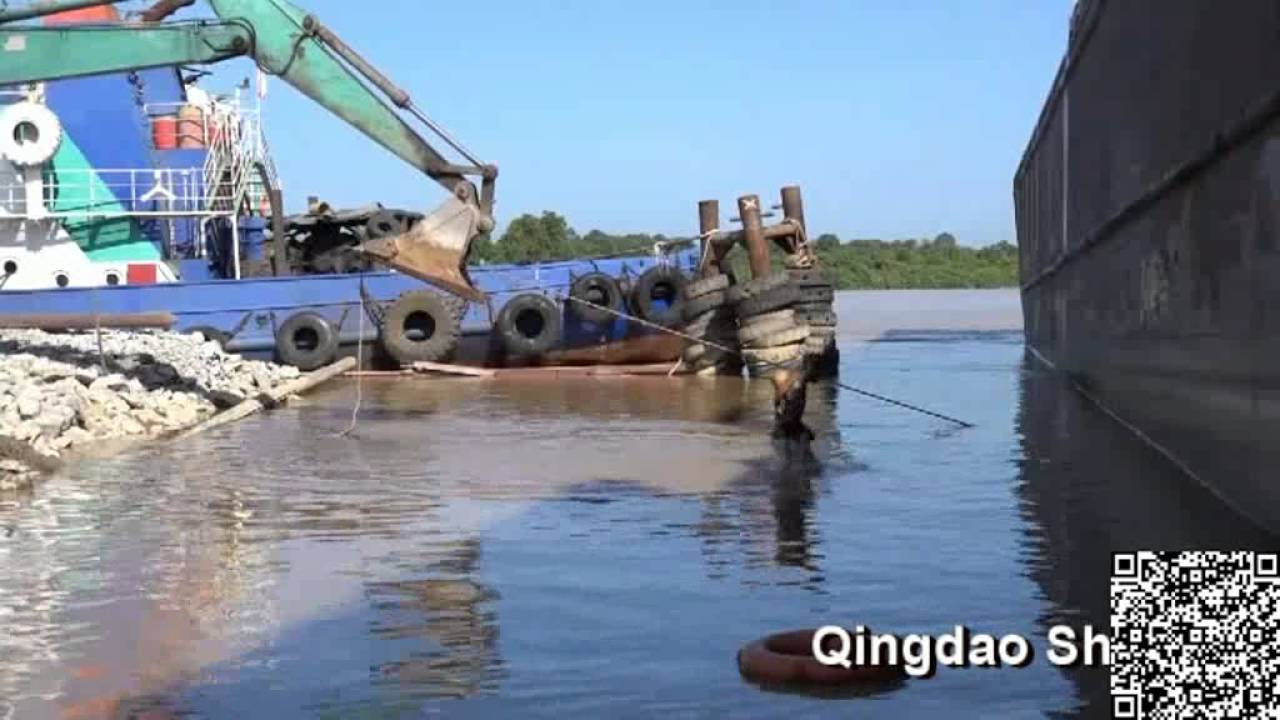 ship docking in Malaysia using ShunHang airbag