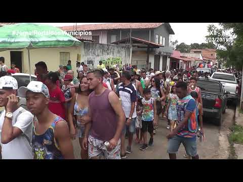 Foliões do Bloco Mistura Fina fazem festa pelas ruas de Pio XII na terça-feira de carnaval