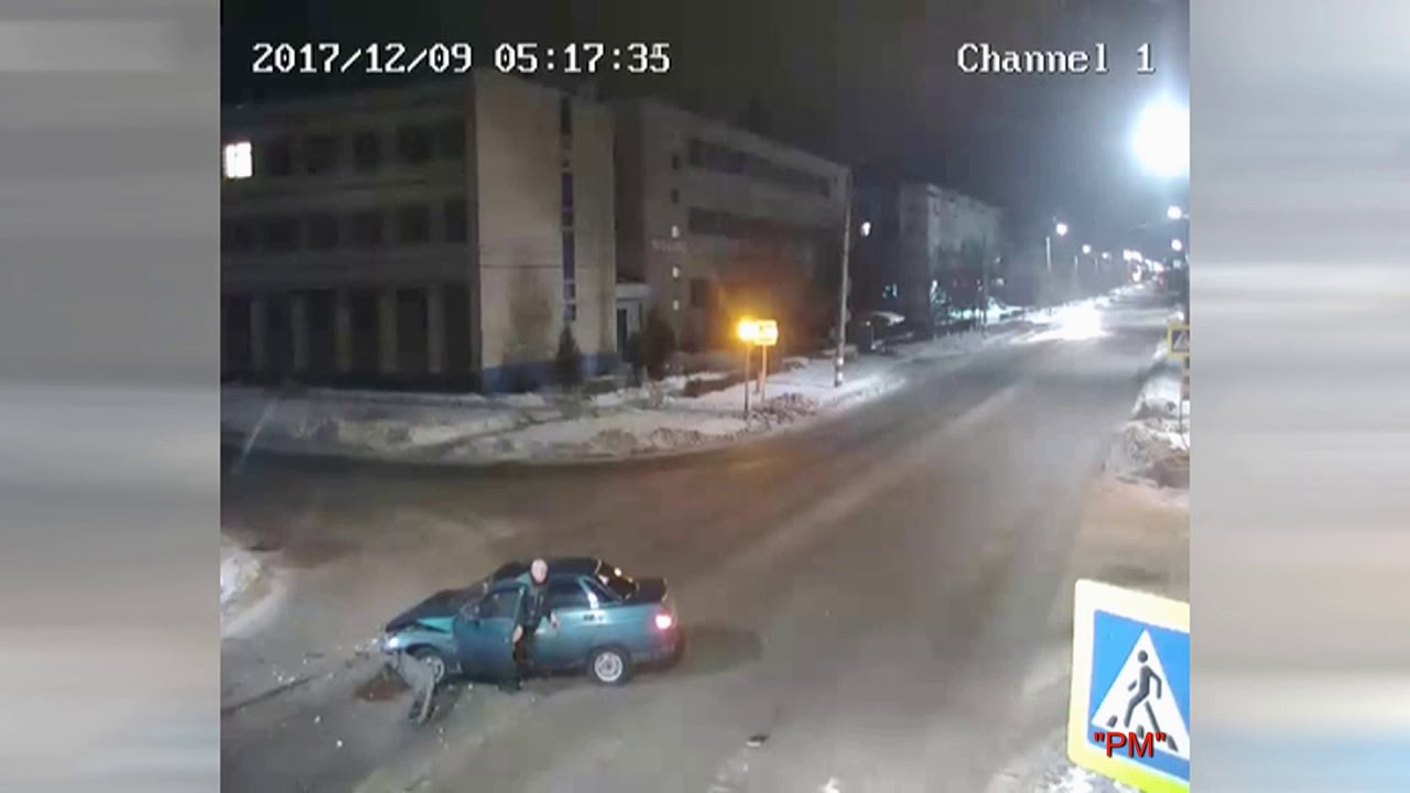 Берегитесь водителей совершающих левый поворот на перекрестке с полным ...