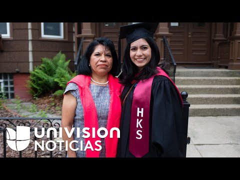 Video: Colombian Immigrant Graduates From University With Her Daughter