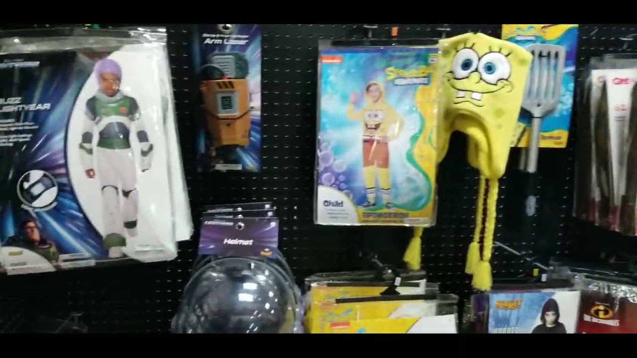 Spirit Halloween store tour, Lapeer, Michigan YouTube