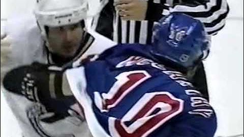 Sandy McCarthy vs Darren Langdon Nov 16, 2002