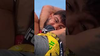 Arman Tsarukyan Dismantles Charles Oliveira After Escaping Submission #mma #ufc #brazil #armenia Resimi