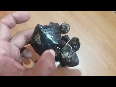 انتباه أحجار سوداء قد تظنها بركانية ولكنها كريمة - YouTube