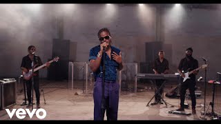Tomi Thomas - GoGo Dancer (Live)
