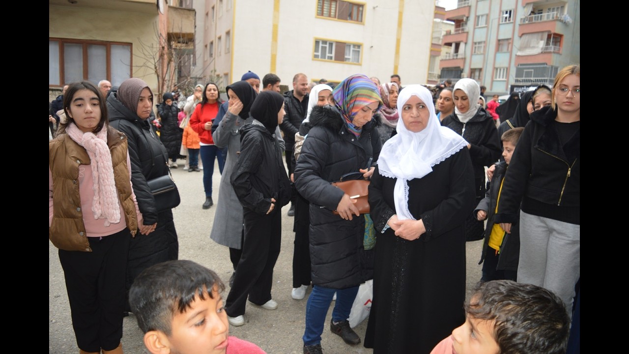 “Bu yolculuk anlatılmaz, yaşanır”: Siirt’te umreye gidenler gözyaşlarıyla uğurlandı