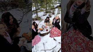 Русские традиции #russiantraditions slavicgirls #snow #christmas