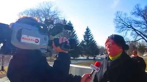 STOP LINE 9 SNAKE WALK! - Roberta Cory interviewed...