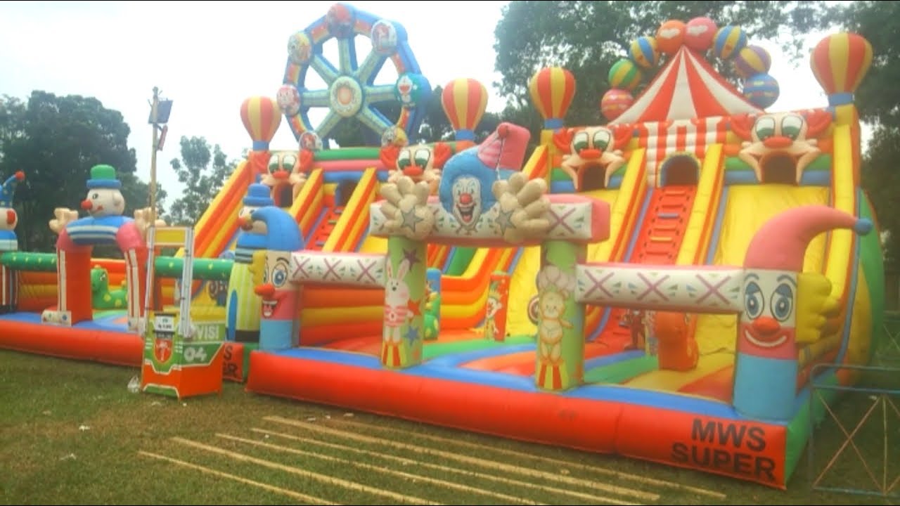 pengembangan dua buah istana balon super raksasa,part 88