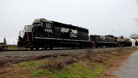 Norfolk Southern GP40-2 3096 with NS RP-E4D Slug 930 leads NS G-68 through downtown Valdosta, GA