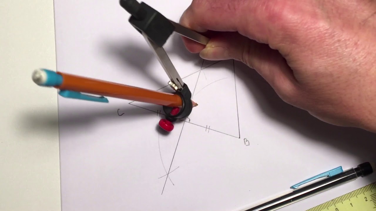 Tracer les médiatrices puis le cercle circonscrit d'un triangle-5ème