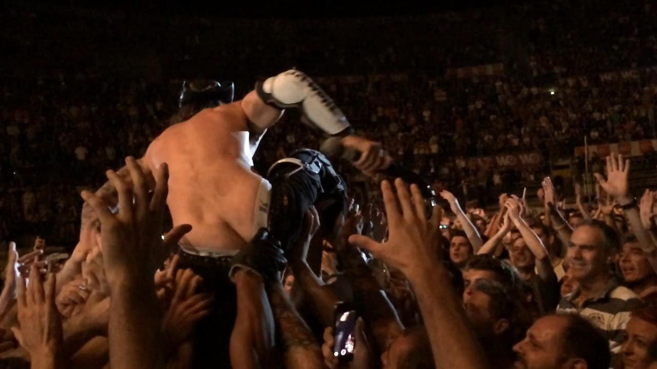 Le cul de Frah (Chanteur de Shaka Ponk)