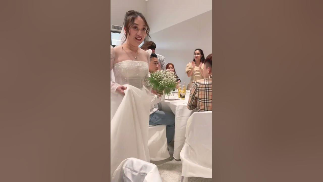 Everyone clapping hands to welcome the bride #shortvideo