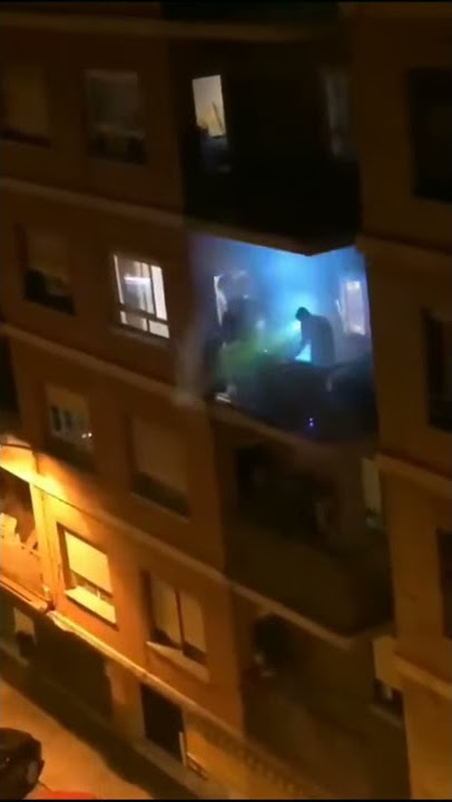 Guy blasting Caramelldansen out balcon u uwa uwa a!