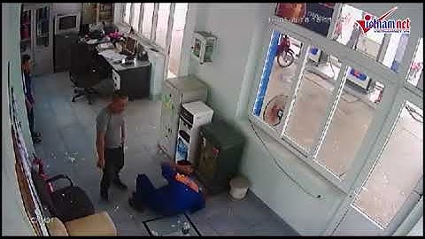 Camera an ninh ghi lại cảnh nhân viên cây xăng bị hành hung