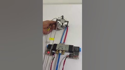 Pneumatic Gripper Ka Kamal | Industrial Automation 🔧 #youtubeshorts #industrialelectrician #facts