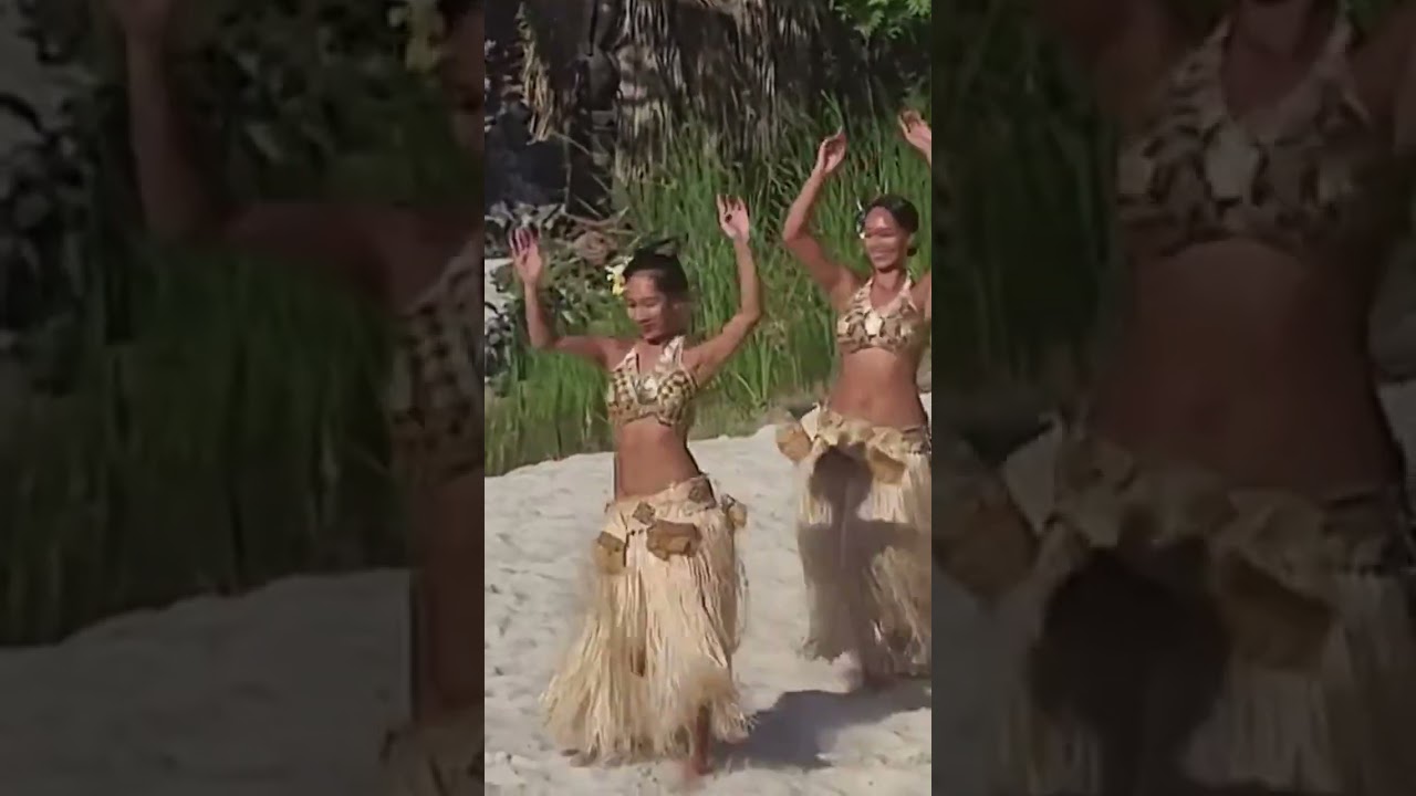 Beautiful Polynesian Dancing 💃 Amazing Hip Movement! 