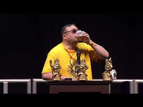 Mod Ash chugs a beer on stage | RuneFest 2026