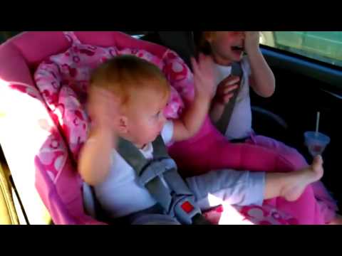 როგორ ცეკვავს ბავშვი ნახეთ