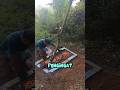 PRIA INI MEMBERSIHKAN MAKAM YANG TERBENGKALAI #shorts