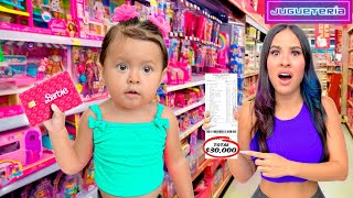 COMPRANDO TODO LO QUE TOCA NASYA EN UNA JUGUETERÍA!!